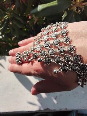 Silver NWT Floral Chain Hand Harness Bracelet - Women Jewelry Purse Charm